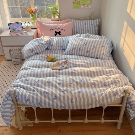 91家纺网 家纺一手货源 找家纺 （总）桃心家居 2025新款A类亲肤舒适软糯云柔水洗棉毛巾绣奶油可爱蝴蝶结水洗棉系列四件套