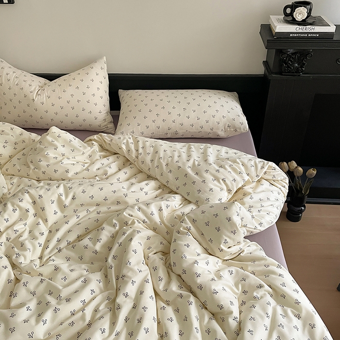 91家纺网 家纺一手货源 找家纺 仟网汇 2025新款小清新有氧针织棉双层纱系列四件套 线条樱桃