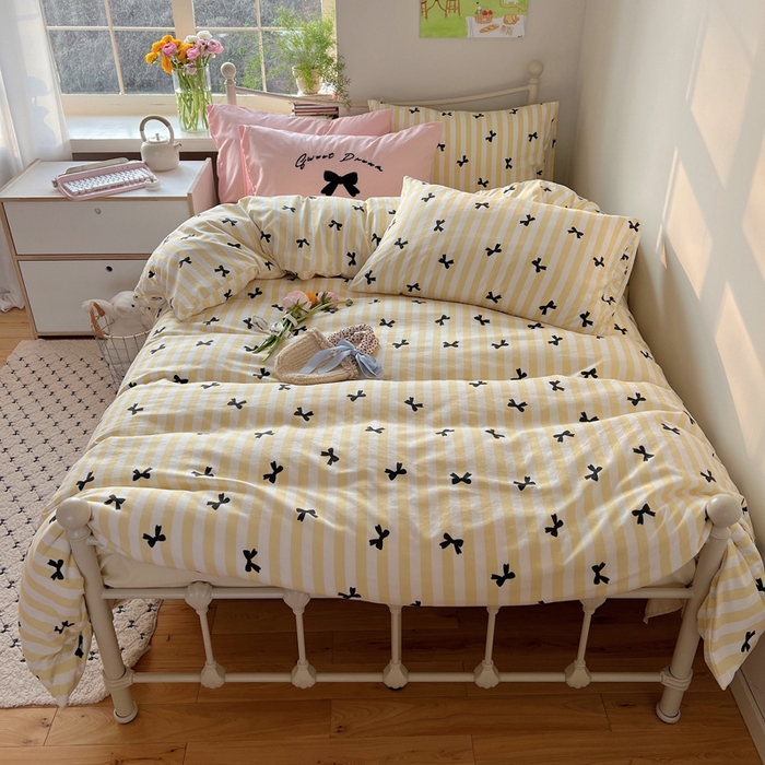 91家纺网 家纺一手货源 找家纺 桃心家居 2025新款A类亲肤舒适软糯云柔水洗棉毛巾绣奶油可爱蝴蝶结水洗棉系列四件套 云柔水洗棉-奶油蝴蝶结黄黑