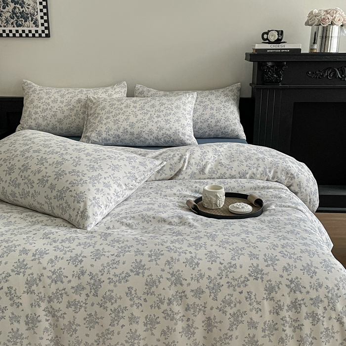 91家纺网 家纺一手货源 找家纺 仟网汇 2025新款小清新有氧针织棉双层纱系列四件套 萱花-兰