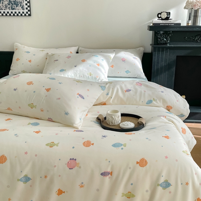 91家纺网 家纺一手货源 找家纺 仟网汇 2025新款小清新有氧针织棉双层纱系列四件套 小鱼多多