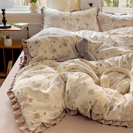 91家纺网 家纺一手货源 找家纺 尤米 2025新款高克重针织双层纱花边款四件套 花边款-山茶花