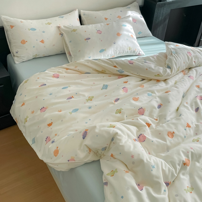 91家纺网 家纺一手货源 找家纺 仟网汇 2025新款小清新有氧针织棉双层纱系列四件套 小鱼多多