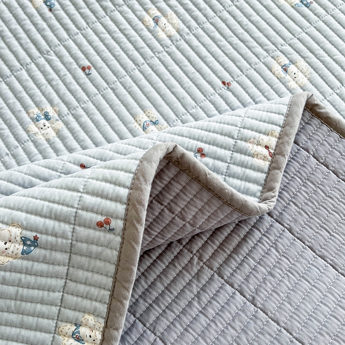 91家纺网 家纺一手货源 找家纺 沐纯家居  2025新款40支双面纯棉印花床盖三件套 皮皮狗