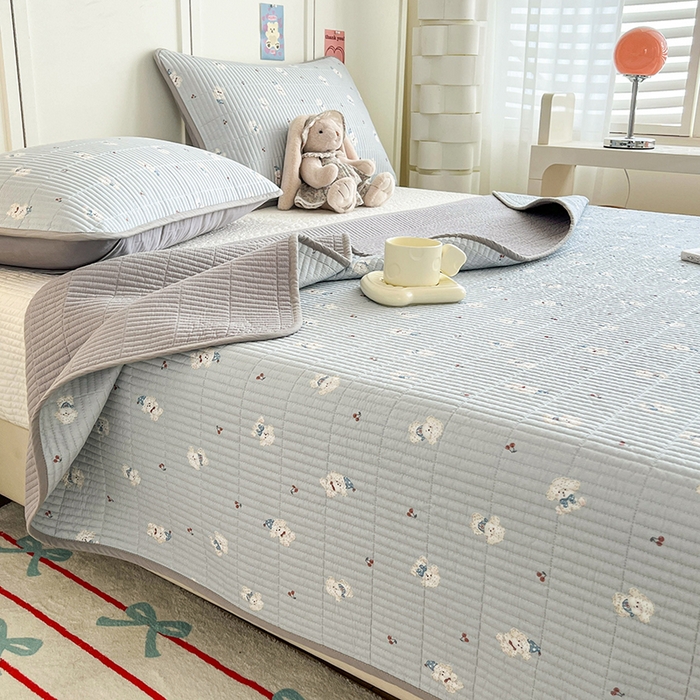 91家纺网 家纺一手货源 找家纺 沐纯家居  2025新款40支双面纯棉印花床盖三件套 皮皮狗