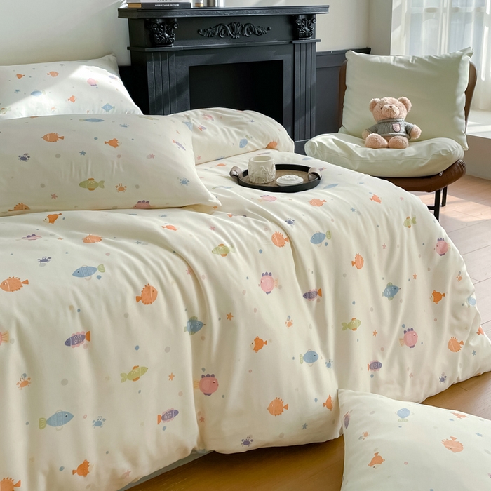 91家纺网 家纺一手货源 找家纺 仟网汇 2025新款小清新有氧针织棉双层纱系列四件套 小鱼多多