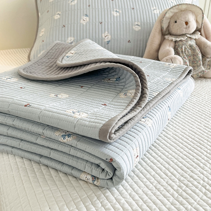 91家纺网 家纺一手货源 找家纺 沐纯家居  2025新款40支双面纯棉印花床盖三件套 皮皮狗