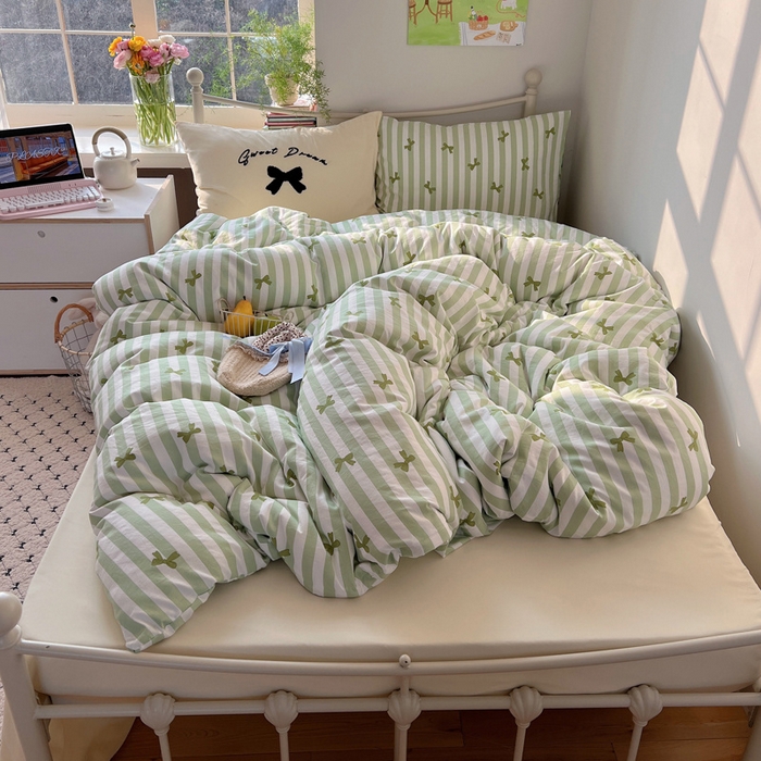 91家纺网 家纺一手货源 找家纺 桃心家居 2025新款A类亲肤舒适软糯云柔水洗棉毛巾绣奶油可爱蝴蝶结水洗棉系列四件套 云柔水洗棉-奶油蝴蝶结绿绿