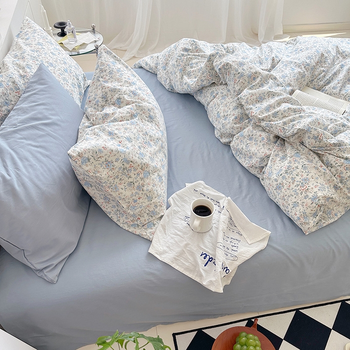 91家纺网 家纺一手货源 找家纺 2025新款纯棉小清新四件套小碎花学生三件套纯色床单印花枕套双人床笠 蓝莓厚乳(雾蓝)