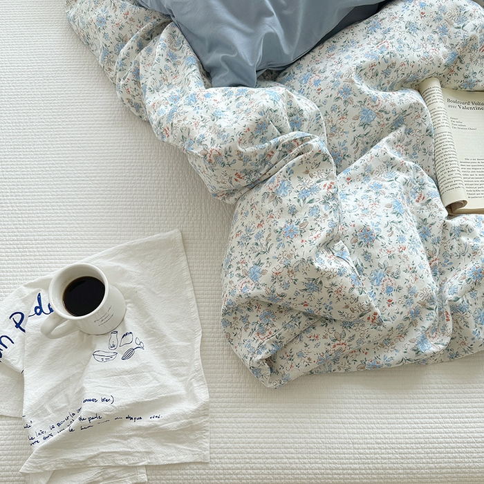 91家纺网 家纺一手货源 找家纺 2025新款纯棉小清新小碎花学生被套 蓝莓厚乳(雾蓝)