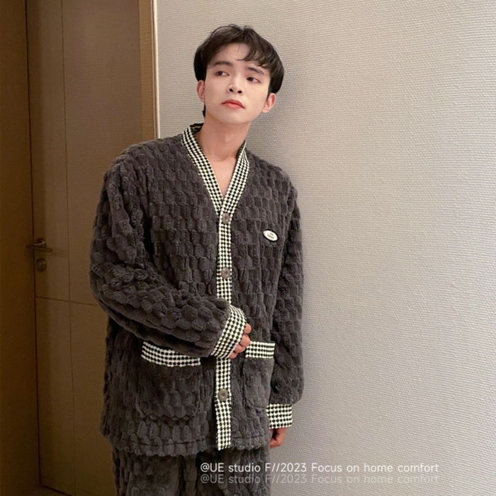 91家纺网 家纺一手货源 找家纺 （总）妍景家居生活馆 2025新款法兰绒V领开衫情侣款