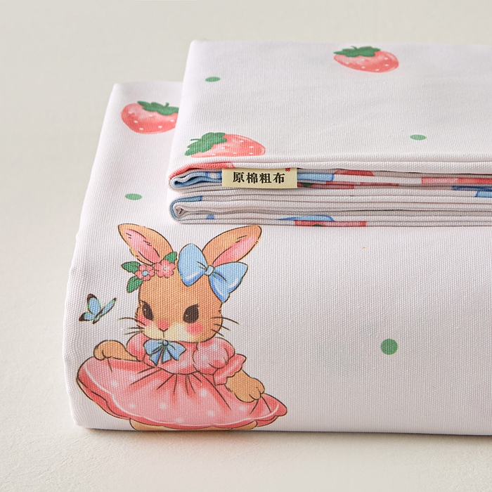 91家纺网 家纺一手货源 找家纺 棉乐町家居 2025年新款印花原棉标老粗布床单 草莓小兔