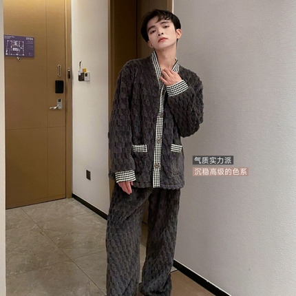 91家纺网 家纺一手货源 找家纺 （总）妍景家居生活馆 2025新款法兰绒V领开衫情侣款