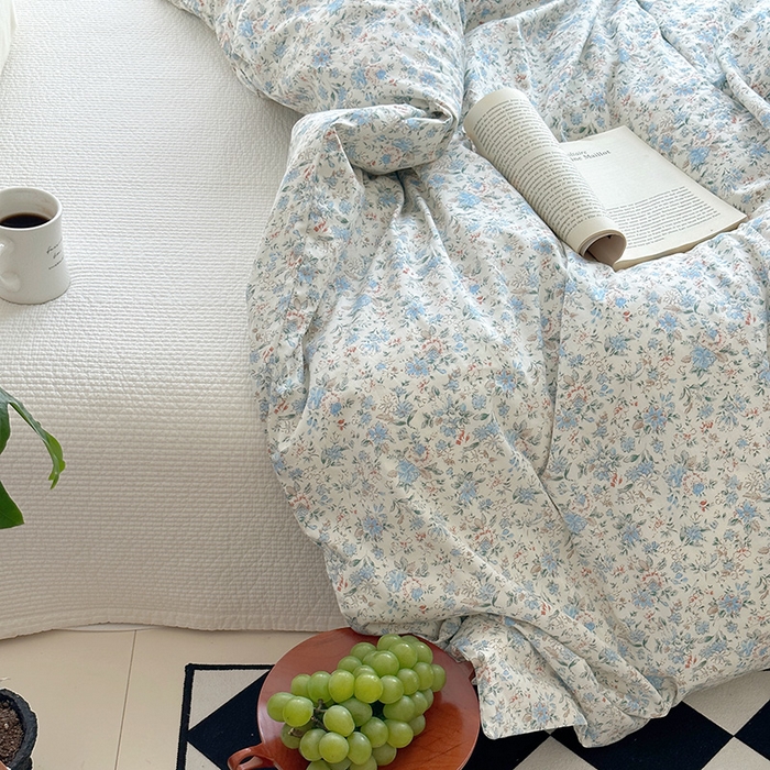 91家纺网 家纺一手货源 找家纺 2025新款纯棉小清新小碎花学生被套 蓝莓厚乳 象牙白