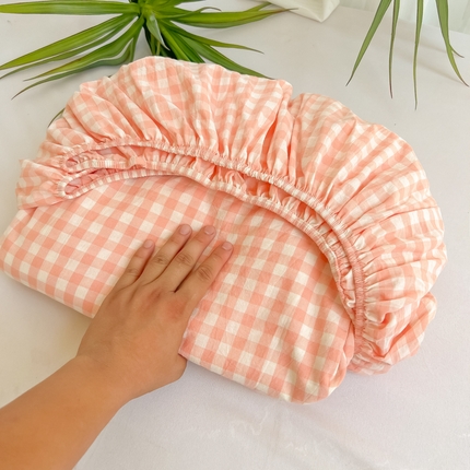 91家纺网 家纺一手货源 找家纺 韩巢家纺 2025新款A类纯色格子水洗棉床笠单件床罩床套 A类草莓格-床笠