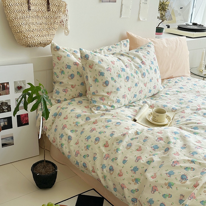 91家纺网 家纺一手货源 找家纺 2025新款纯棉小清新四件套小碎花学生三件套纯色床单印花枕套双人床笠 花园兔兔 浅玉