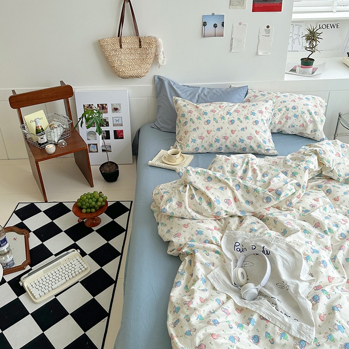 91家纺网 家纺一手货源 找家纺 2025新款纯棉小清新四件套小碎花学生三件套纯色床单印花枕套双人床笠 花园兔兔 雾蓝