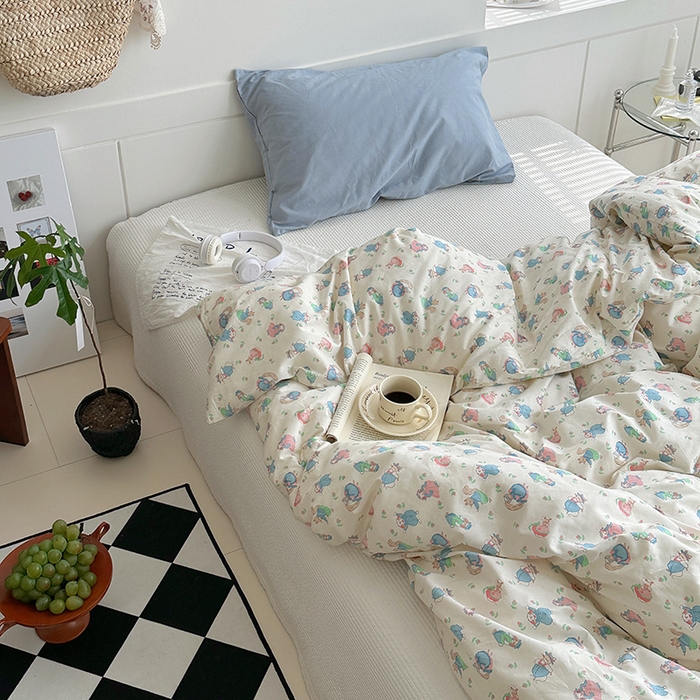 91家纺网 家纺一手货源 找家纺 2025新款纯棉小清新小碎花学生被套 花园兔兔 浅玉