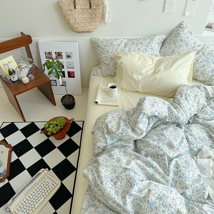 91家纺网 家纺一手货源 找家纺 2025新款纯棉小清新四件套小碎花学生三件套纯色床单印花枕套双人床笠 蓝莓厚乳 象牙白
