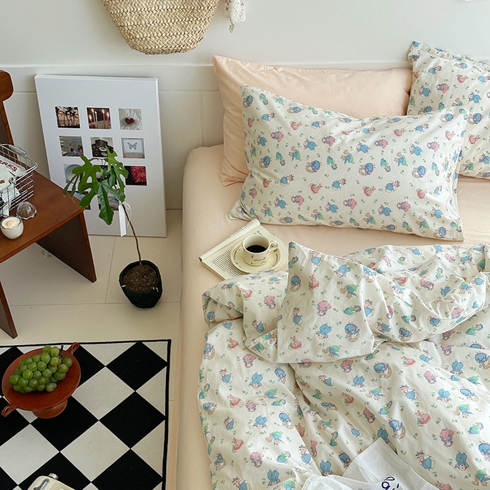 91家纺网 家纺一手货源 找家纺 2025新款纯棉小清新四件套小碎花学生三件套纯色床单印花枕套双人床笠 花园兔兔 浅玉