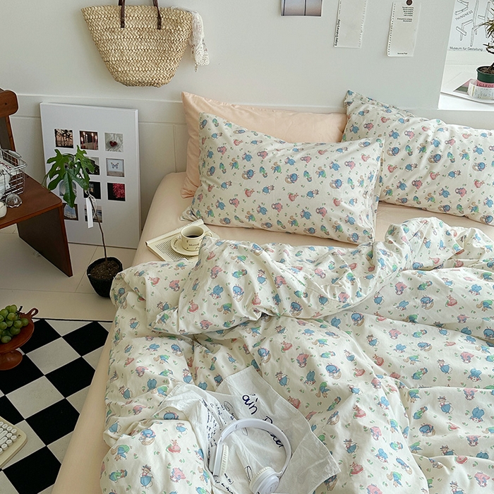 91家纺网 家纺一手货源 找家纺 2025新款纯棉小清新四件套小碎花学生三件套纯色床单印花枕套双人床笠 花园兔兔 浅玉