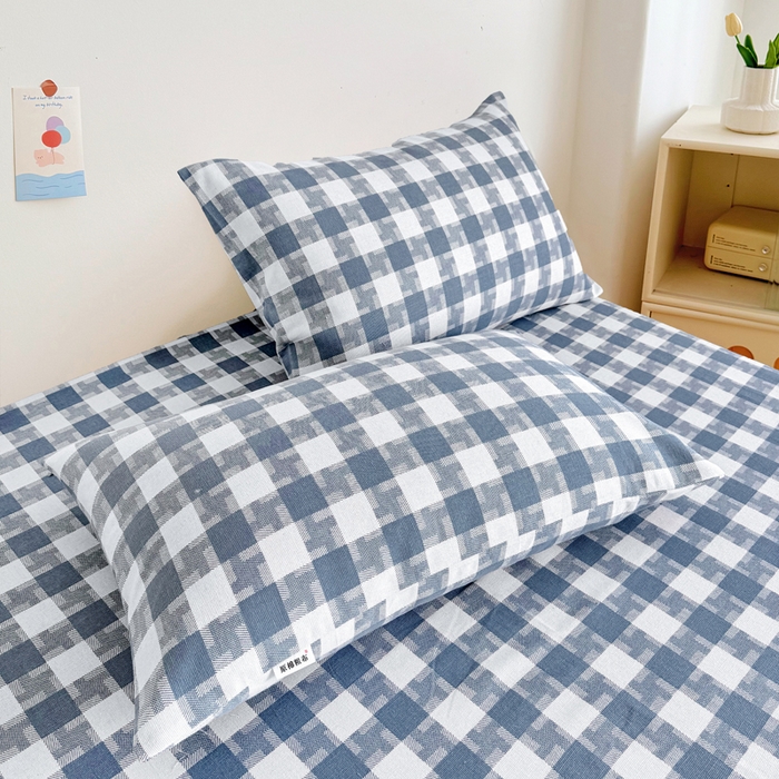 91家纺网 家纺一手货源 找家纺 棉乐町家居 2025年新款印花原棉标老粗布床单 渐变蓝格