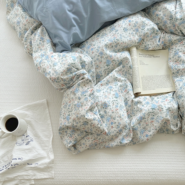 91家纺网 家纺一手货源 找家纺 2025新款纯棉小清新小碎花学生被套 蓝莓厚乳(雾蓝)