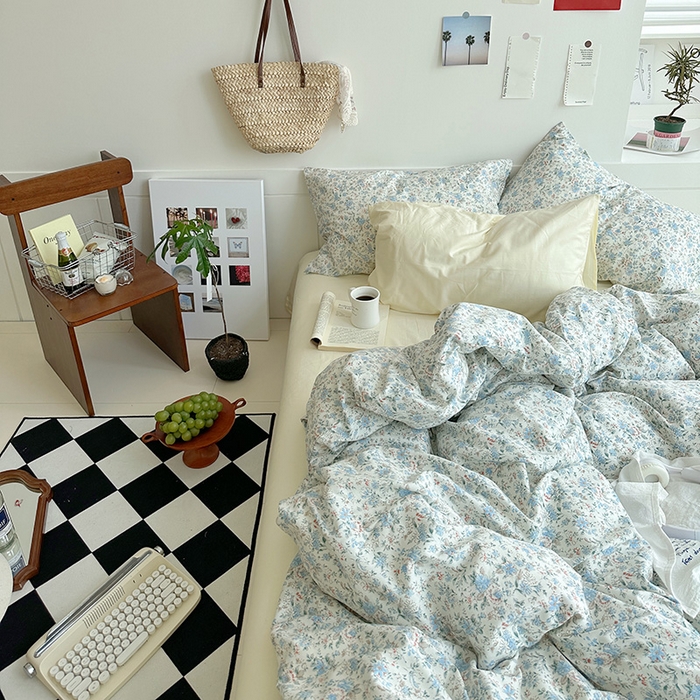 91家纺网 家纺一手货源 找家纺 2025新款纯棉小清新四件套小碎花学生三件套纯色床单印花枕套双人床笠 蓝莓厚乳 象牙白