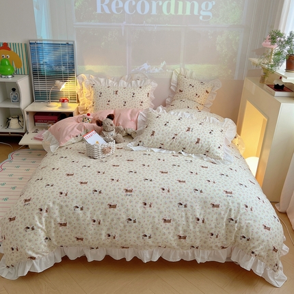 91家纺网 家纺一手货源 找家纺 桃喜 2025春夏新款全棉卡通花边13372四件套 小花狗花边款