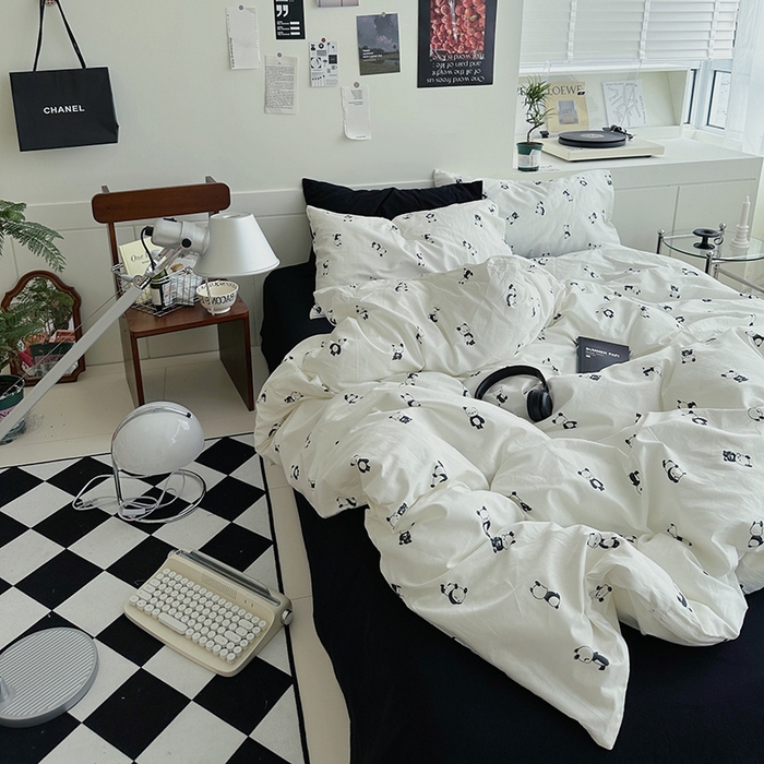 91家纺网 家纺一手货源 找家纺 2025新款纯棉小清新四件套小碎花学生三件套纯色床单印花枕套双人床笠 呆萌熊猫