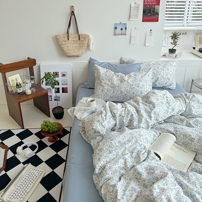 91家纺网 家纺一手货源 找家纺 2025新款纯棉小清新四件套小碎花学生三件套纯色床单印花枕套双人床笠 蓝莓厚乳(雾蓝)