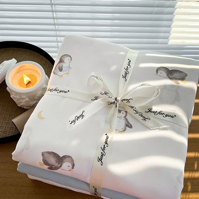 91家纺网 家纺一手货源 找家纺 暖芯优选 2025新款针织棉双层纱四件套小碎花被套床单床笠款学生三件套新款直播热款-叠拍图-系列一 企鹅