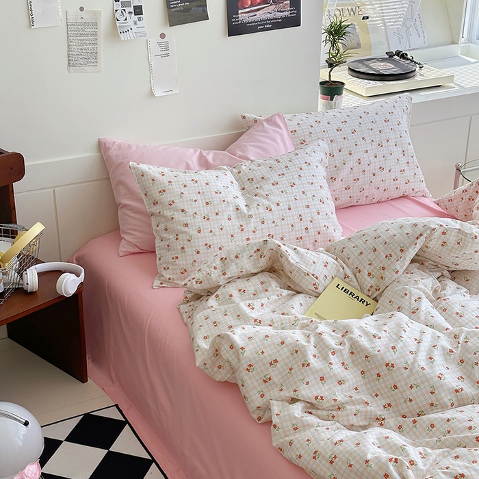 91家纺网 家纺一手货源 找家纺 2025新款纯棉小清新四件套小碎花学生三件套纯色床单印花枕套双人床笠 篱落粉