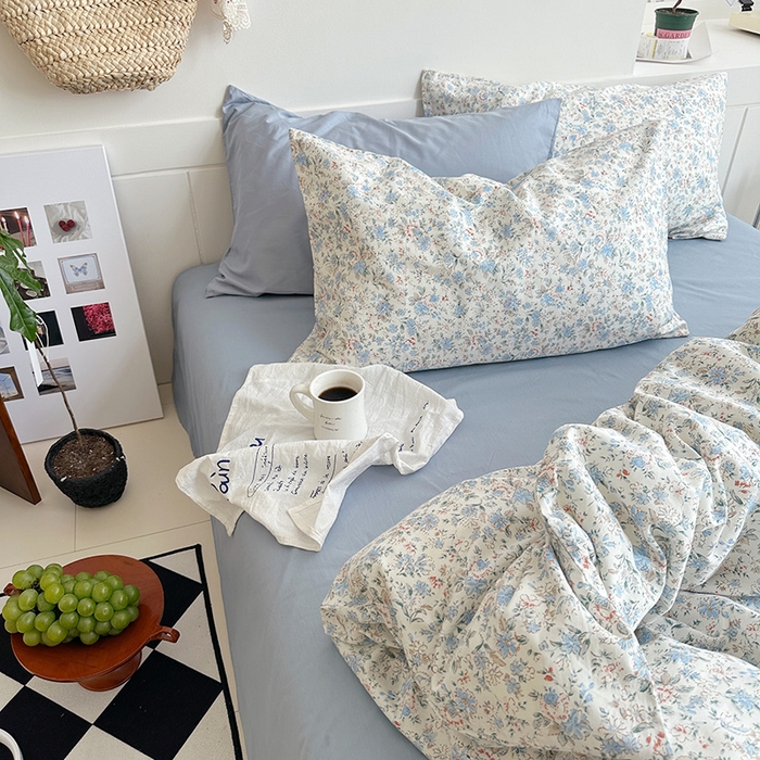 91家纺网 家纺一手货源 找家纺 2025新款纯棉小清新四件套小碎花学生三件套纯色床单印花枕套双人床笠 蓝莓厚乳(雾蓝)
