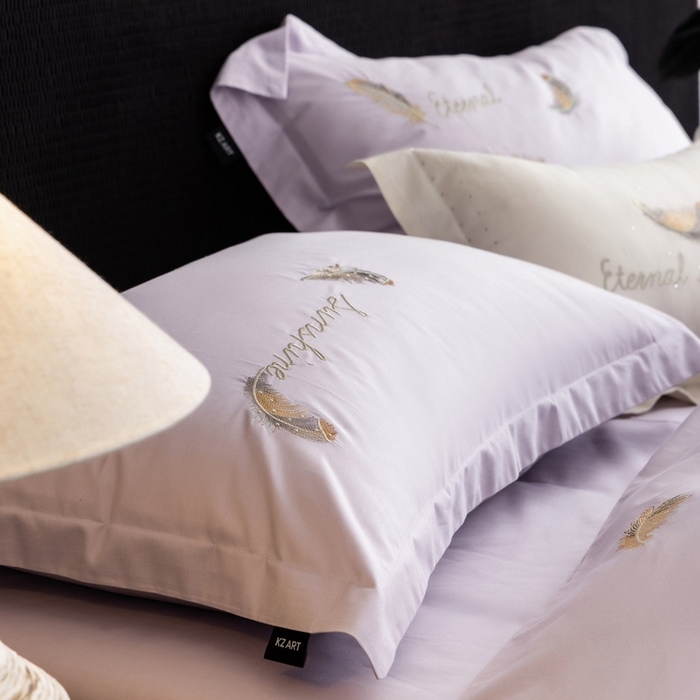 91家纺网 家纺一手货源 找家纺 卡姿家纺 2025春夏新款轻奢优雅刺绣金丝羽系列四件套 金丝羽紫