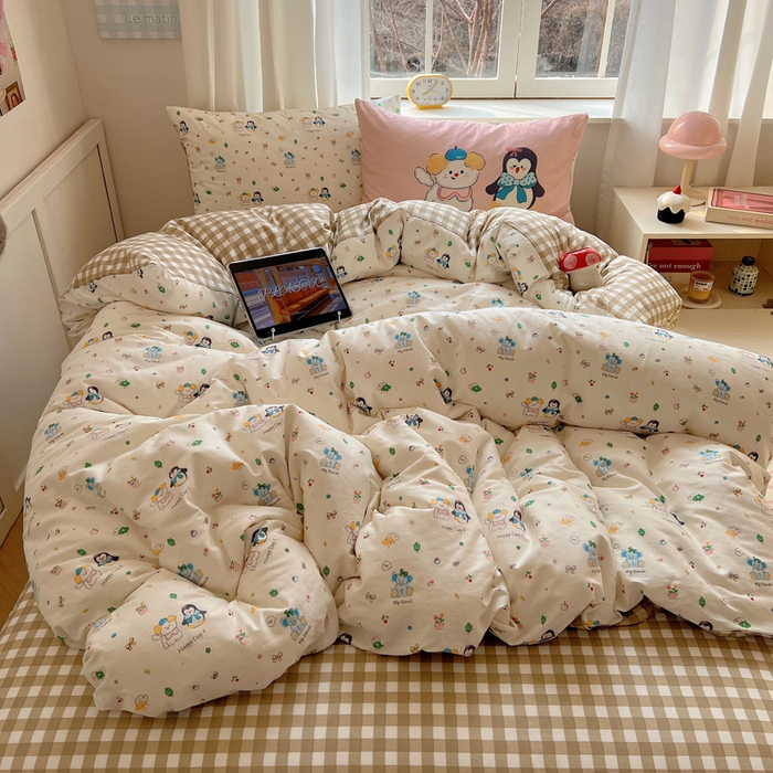 91家纺网 家纺一手货源 找家纺 六巷胡同 2025新款INS卡通童趣混搭风全棉卡通四件套 混搭-企鹅的朋友
