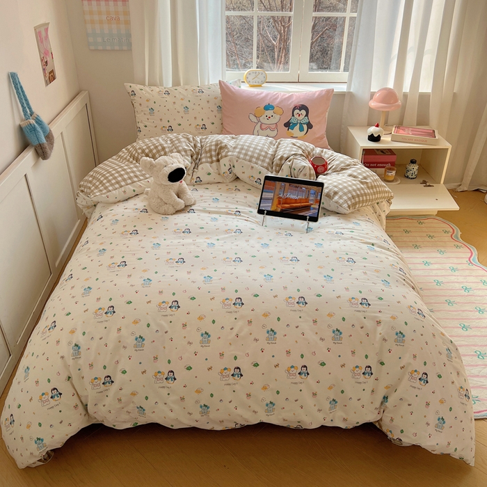 91家纺网 家纺一手货源 找家纺 六巷胡同 2025新款INS卡通童趣混搭风全棉卡通四件套 混搭-企鹅的朋友