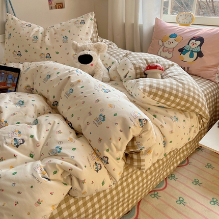 91家纺网 家纺一手货源 找家纺 六巷胡同 2025新款INS卡通童趣混搭风全棉卡通四件套 混搭-企鹅的朋友