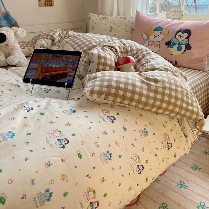 91家纺网 家纺一手货源 找家纺 六巷胡同 2025新款INS卡通童趣混搭风全棉卡通四件套 混搭-企鹅的朋友