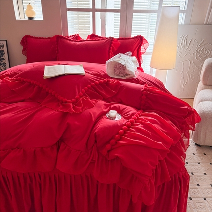 91家纺网 家纺一手货源 找家纺 富盛家纺 2025新款水洗亲肤棉床裙款四件套公主风四件套 仙仙子—大红