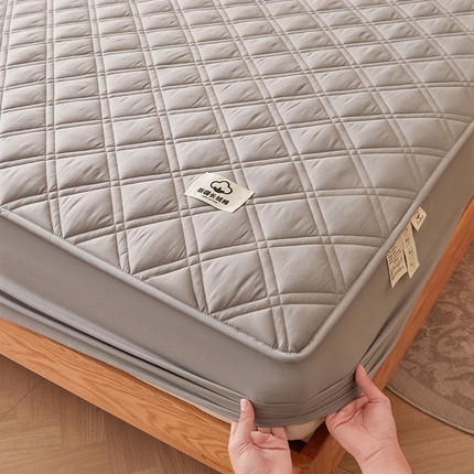 91家纺网 家纺一手货源 找家纺 笠客家纺 2025新款全棉水洗棉夹棉床笠-棉格款 棉格-烟灰