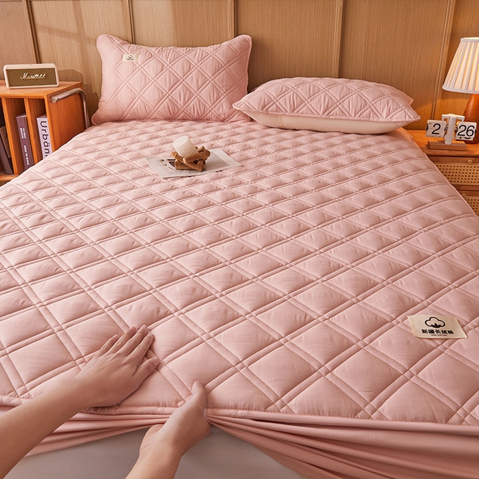 91家纺网 家纺一手货源 找家纺 笠客家纺 2025新款全棉水洗棉夹棉床笠-棉格款 棉格-玫瑰粉