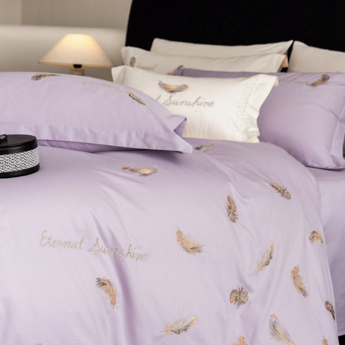 91家纺网 家纺一手货源 找家纺 卡姿家纺 2025春夏新款轻奢优雅刺绣金丝羽系列四件套 金丝羽紫