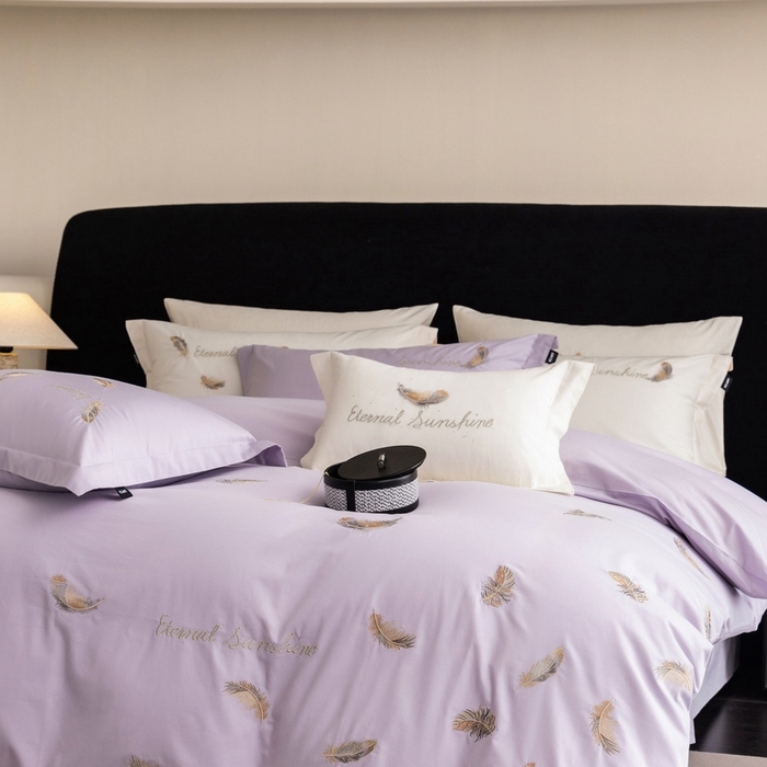 91家纺网 家纺一手货源 找家纺 卡姿家纺 2025春夏新款轻奢优雅刺绣金丝羽系列四件套 金丝羽紫