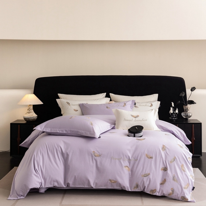 91家纺网 家纺一手货源 找家纺 卡姿家纺 2025春夏新款轻奢优雅刺绣金丝羽系列四件套 金丝羽紫