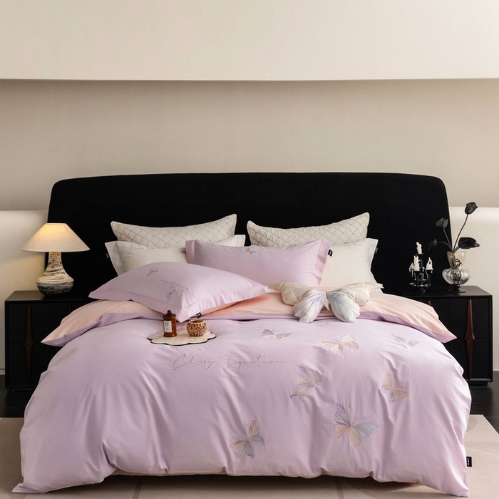 91家纺网 家纺一手货源 找家纺 卡姿家纺 2025春夏新款轻奢优雅刺绣蝴蝶飘逸系列四件套 蝴蝶飘逸-紫