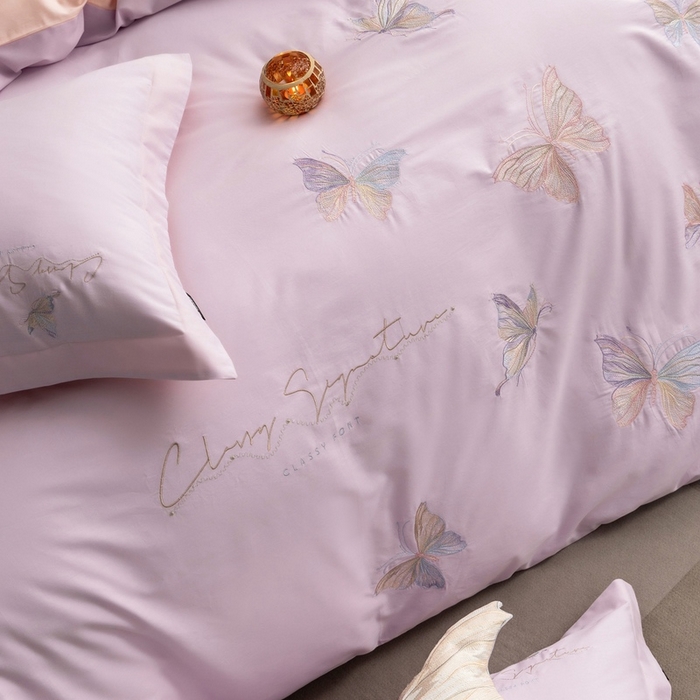 91家纺网 家纺一手货源 找家纺 卡姿家纺 2025春夏新款轻奢优雅刺绣蝴蝶飘逸系列四件套 蝴蝶飘逸-紫