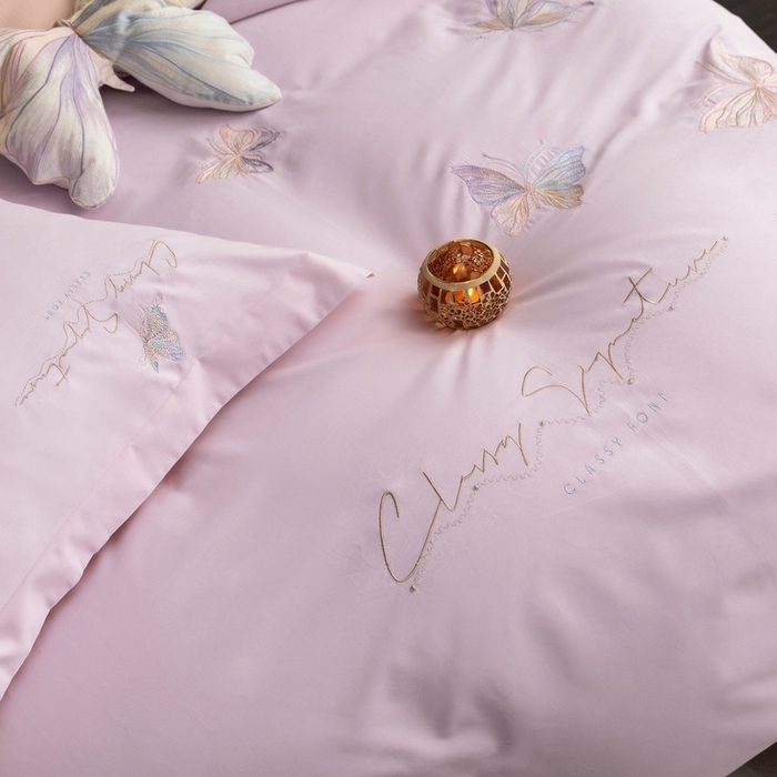 91家纺网 家纺一手货源 找家纺 卡姿家纺 2025春夏新款轻奢优雅刺绣蝴蝶飘逸系列四件套 蝴蝶飘逸-紫