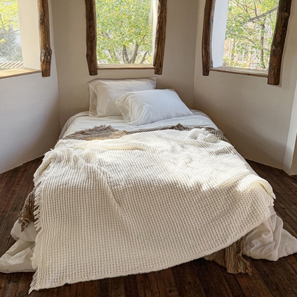 91家纺网 家纺一手货源 找家纺 2025新款Zarahome同款华夫格拉毛毯大牌风丹麦进口拉毛工艺毛毯 ZARA 奶白