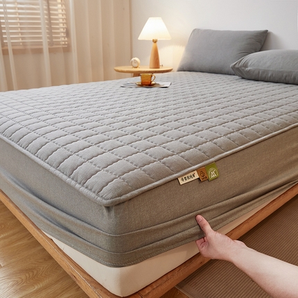 91家纺网 家纺一手货源 找家纺 喜居 2025新款全棉色织大豆夹棉床笠 冰山灰大豆夹棉床笠